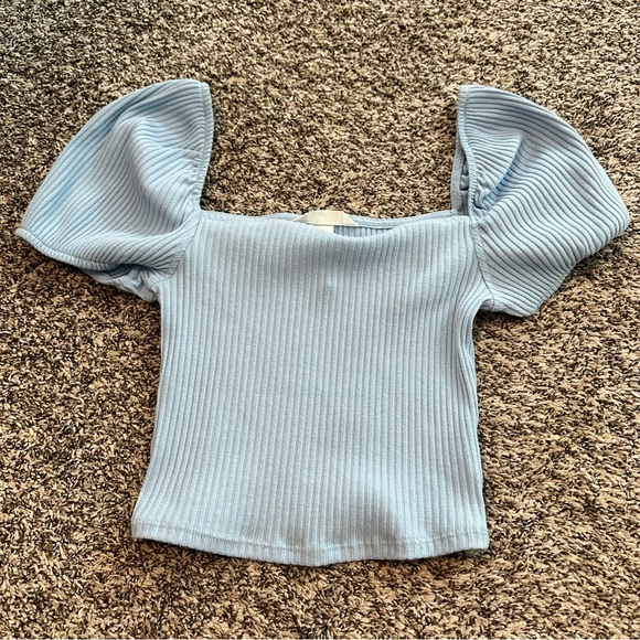 H&M Tops - H&M Bubble Sleeve Baby blue Crop Top